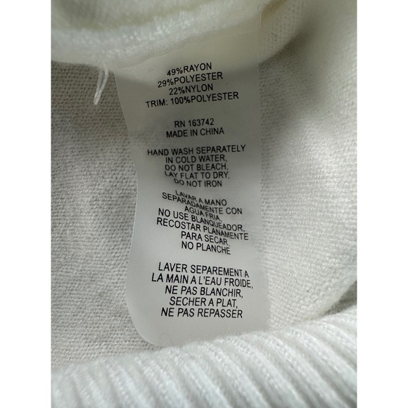 Sioni Milano‎ Women's White Long Sleeve V-Neck Pleated Sleeve Sweater - Picture 5 of 7